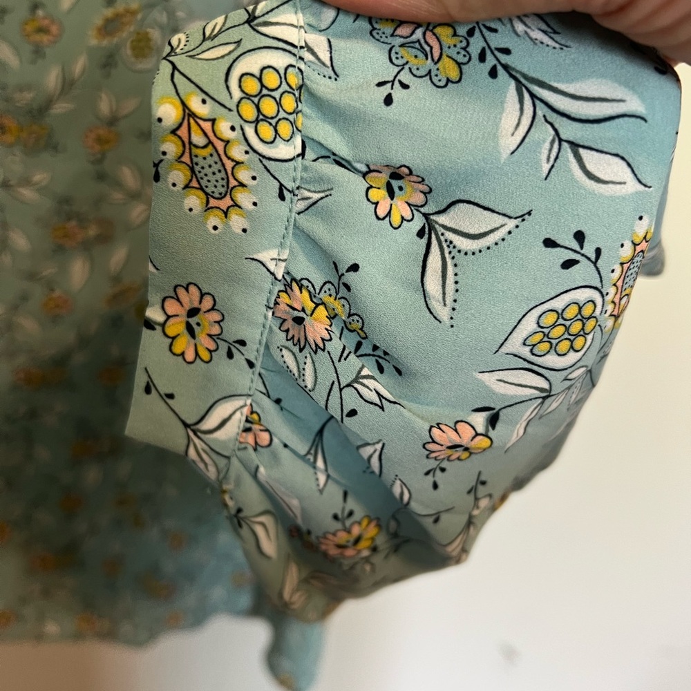 COPY - Loft aqua cloud floral balloon sleeves back key hole . Size Large - Picture 10 of 15